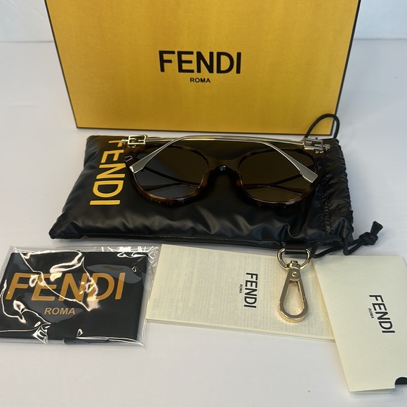 New Authentic 💯FENDI Brown Gradient Cat Eye Ladies Sunglasses FE40047I 55F 54 - Picture 11 of 12
